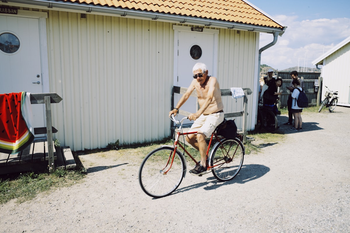 Eka Pratama, Research Editor